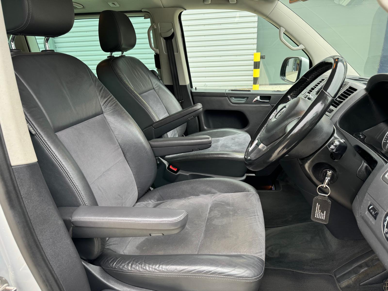 
								Volkswagen Caravelle Executive (2015) 2.0 BiTDI BlueMotion Tech Executive MPV 5dr Diesel DSG Euro 5 (s/s) (180 ps) full									