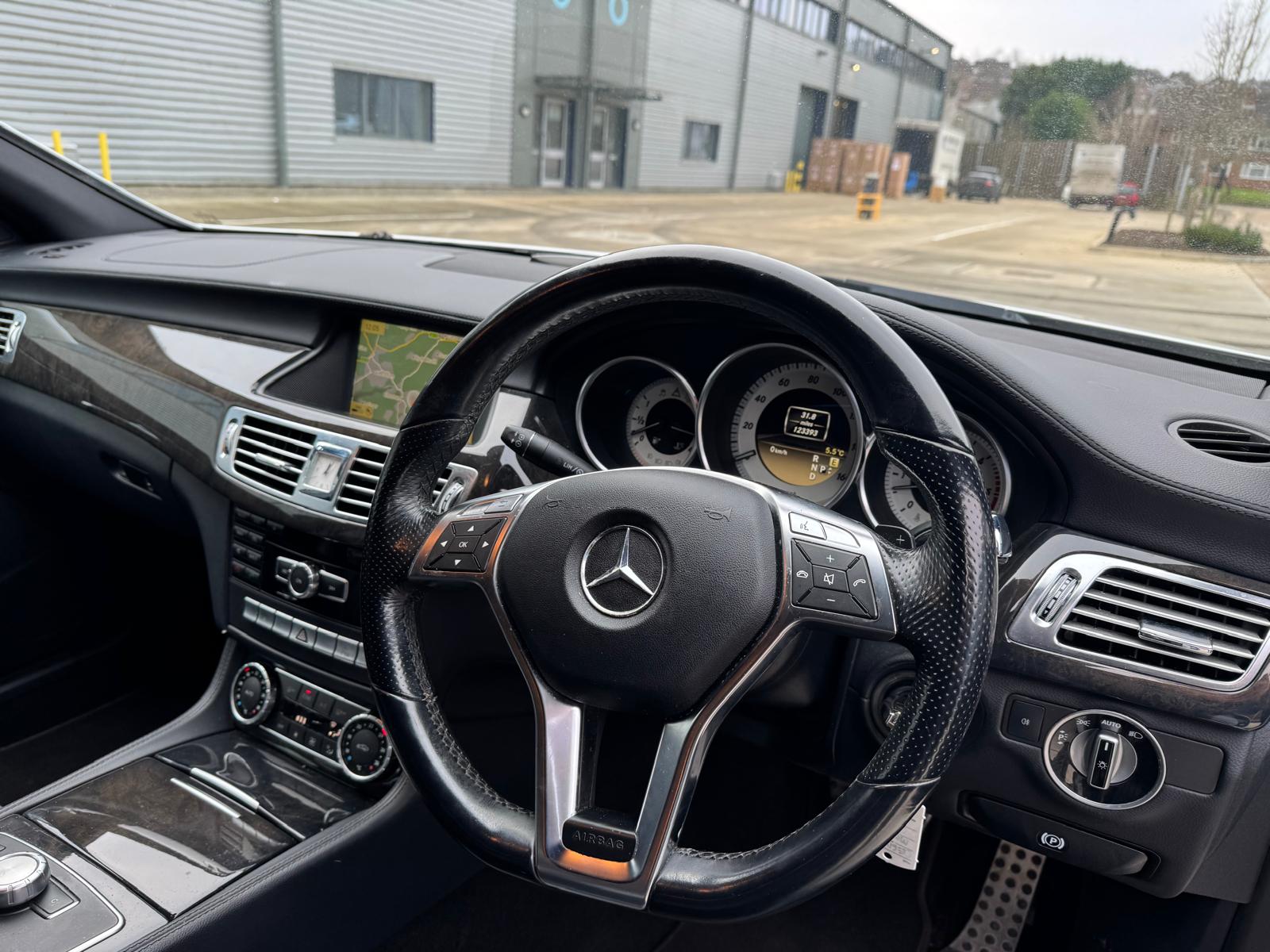 
								Mercedes-Benz CLS Sport (2011) 3.0 CLS350 CDI V6 BlueEfficiency Sport Coupe 4dr Diesel G-Tronic+ Euro 5 (265 ps) full									