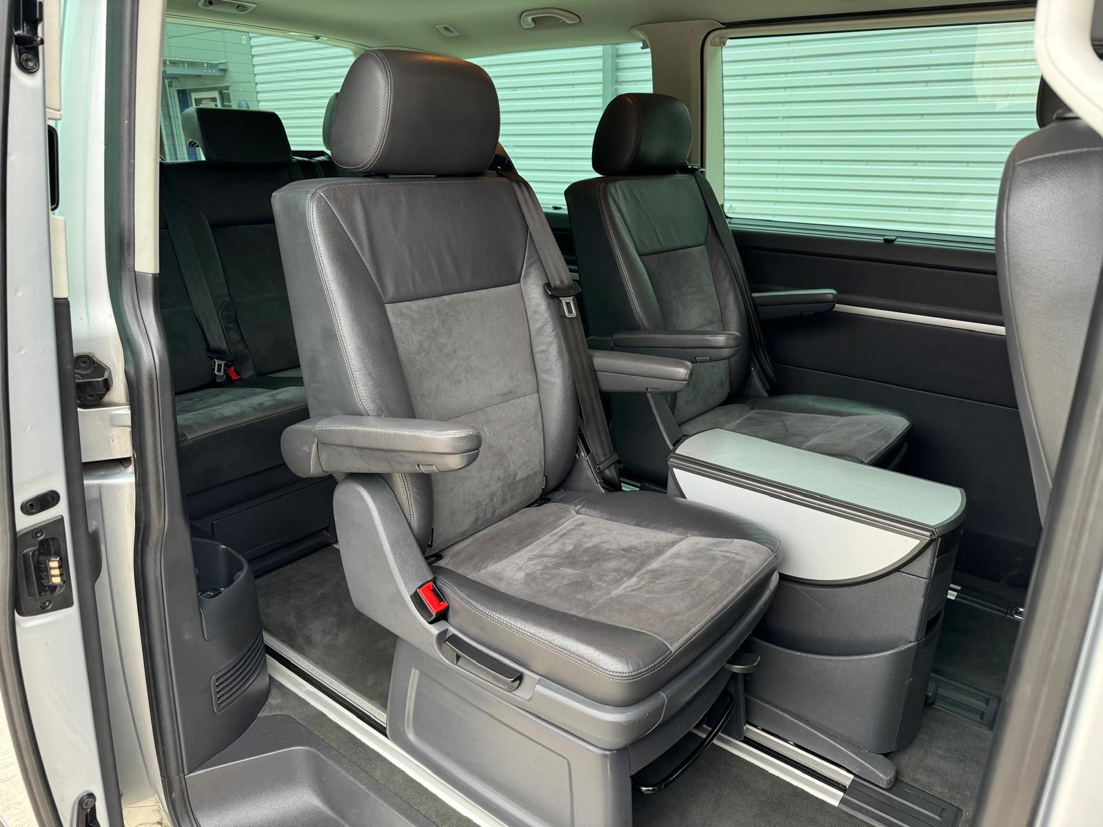 
								Volkswagen Caravelle Executive (2015) 2.0 BiTDI BlueMotion Tech Executive MPV 5dr Diesel DSG Euro 5 (s/s) (180 ps) full									
