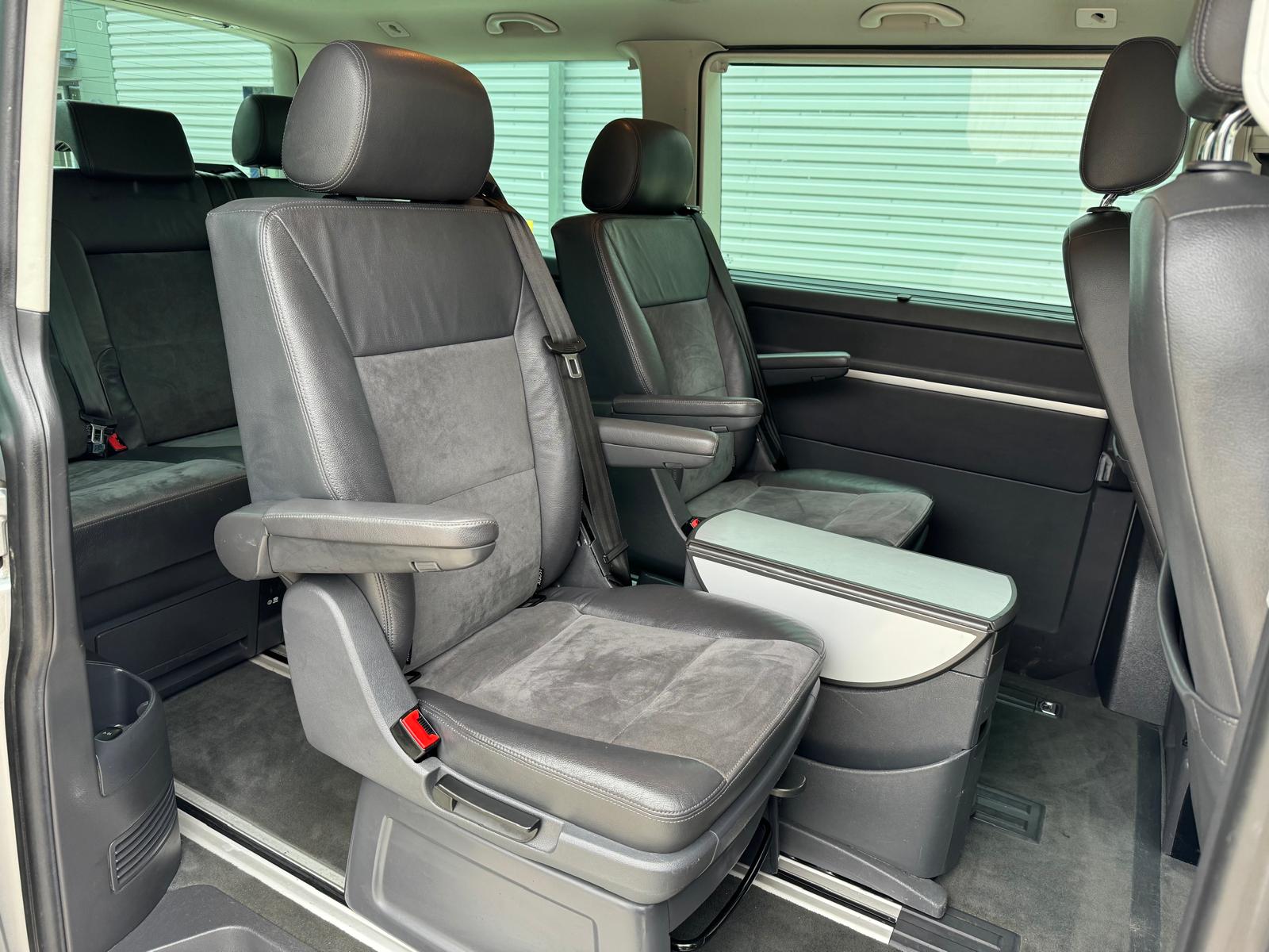 
								Volkswagen Caravelle Executive (2015) 2.0 BiTDI BlueMotion Tech Executive MPV 5dr Diesel DSG Euro 5 (s/s) (180 ps) full									
