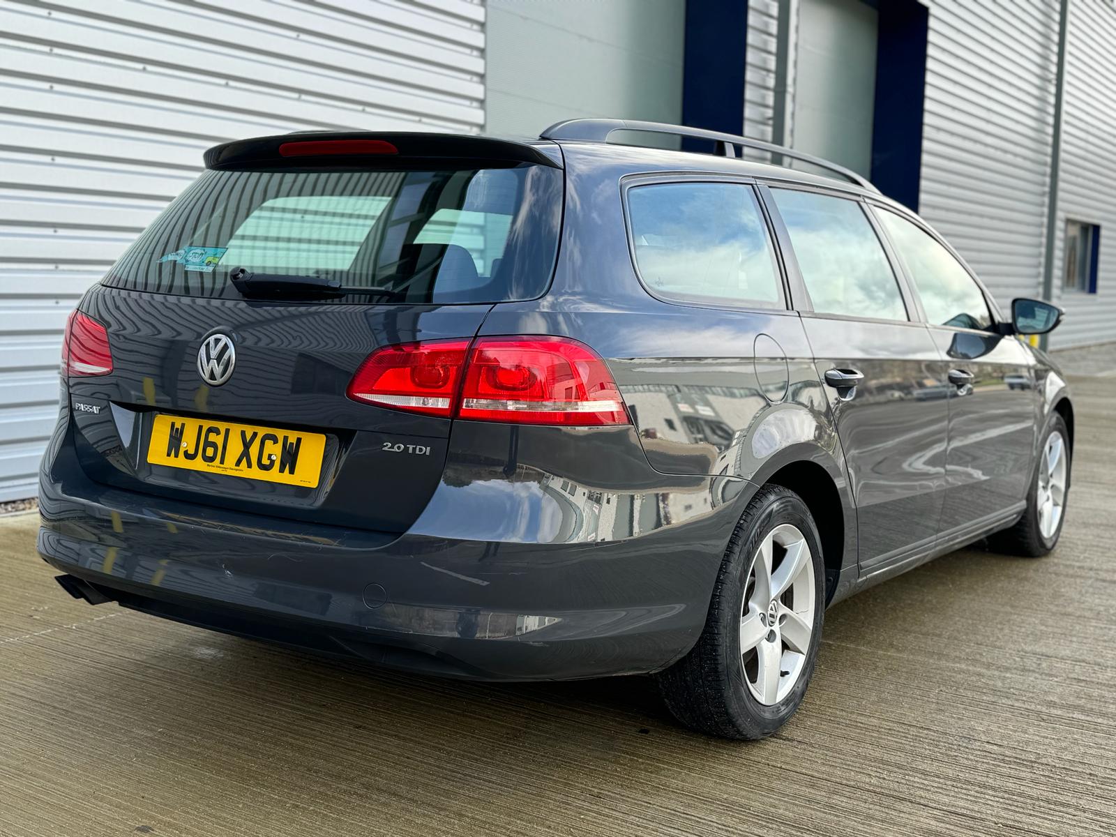 
								Volkswagen Passat S (2011) 2.0 TDI BlueMotion Tech S Estate 5dr Diesel DSG Euro 5 (s/s) (140 ps) full									