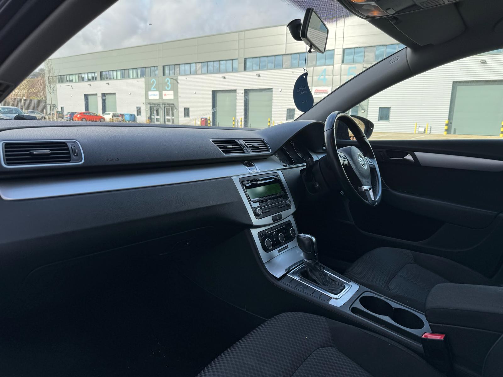 
								Volkswagen Passat S (2011) 2.0 TDI BlueMotion Tech S Estate 5dr Diesel DSG Euro 5 (s/s) (140 ps) full									
