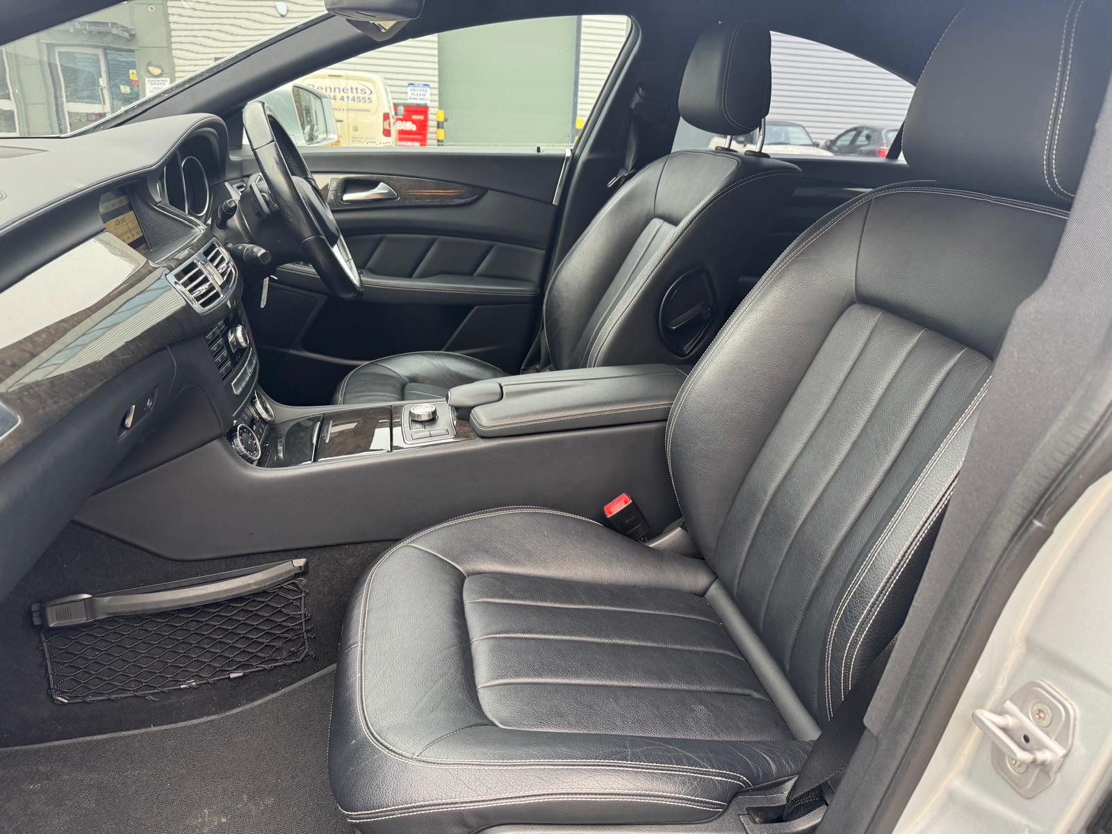 
								Mercedes-Benz CLS Sport (2011) 3.0 CLS350 CDI V6 BlueEfficiency Sport Coupe 4dr Diesel G-Tronic+ Euro 5 (265 ps) full									