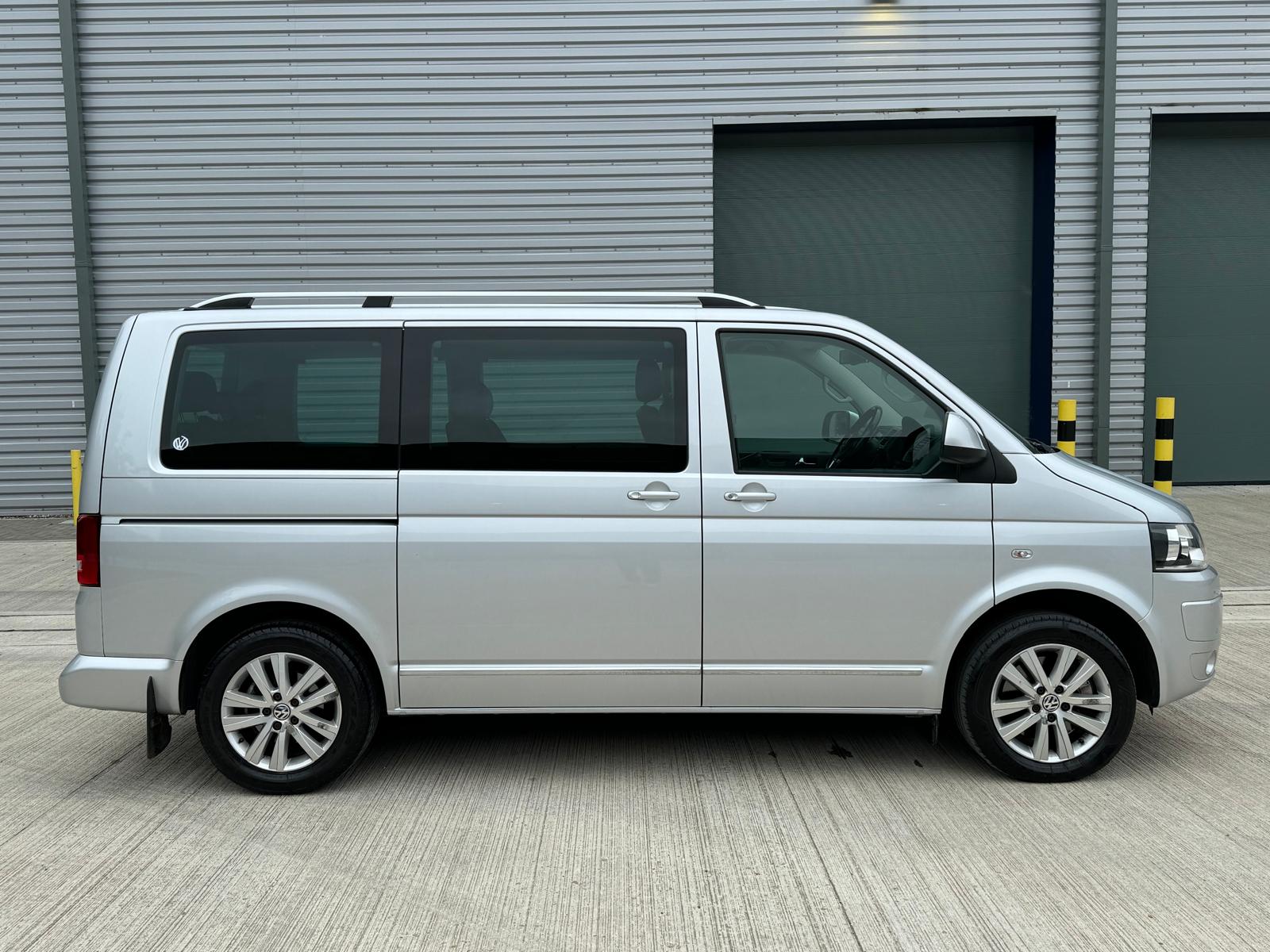 
								Volkswagen Caravelle Executive (2015) 2.0 BiTDI BlueMotion Tech Executive MPV 5dr Diesel DSG Euro 5 (s/s) (180 ps) full									