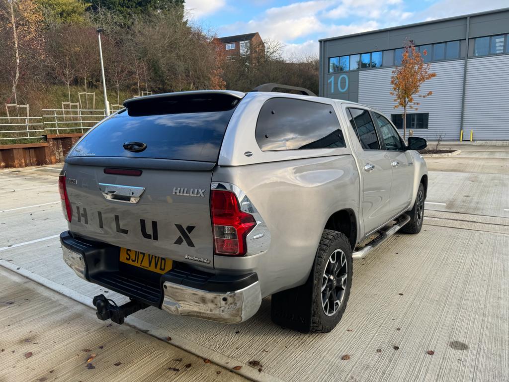 
								Toyota Hilux 2.4 D-4D Invincible X 4WD Euro 6 4dr (TSS) full									