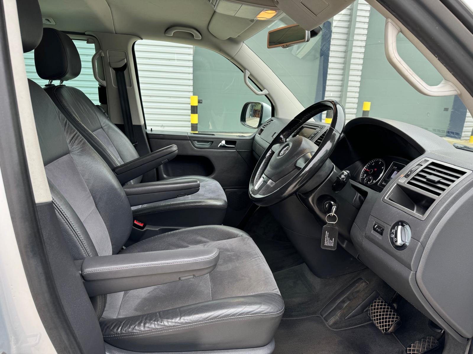 
								Volkswagen Caravelle Executive (2015) 2.0 BiTDI BlueMotion Tech Executive MPV 5dr Diesel DSG Euro 5 (s/s) (180 ps) full									