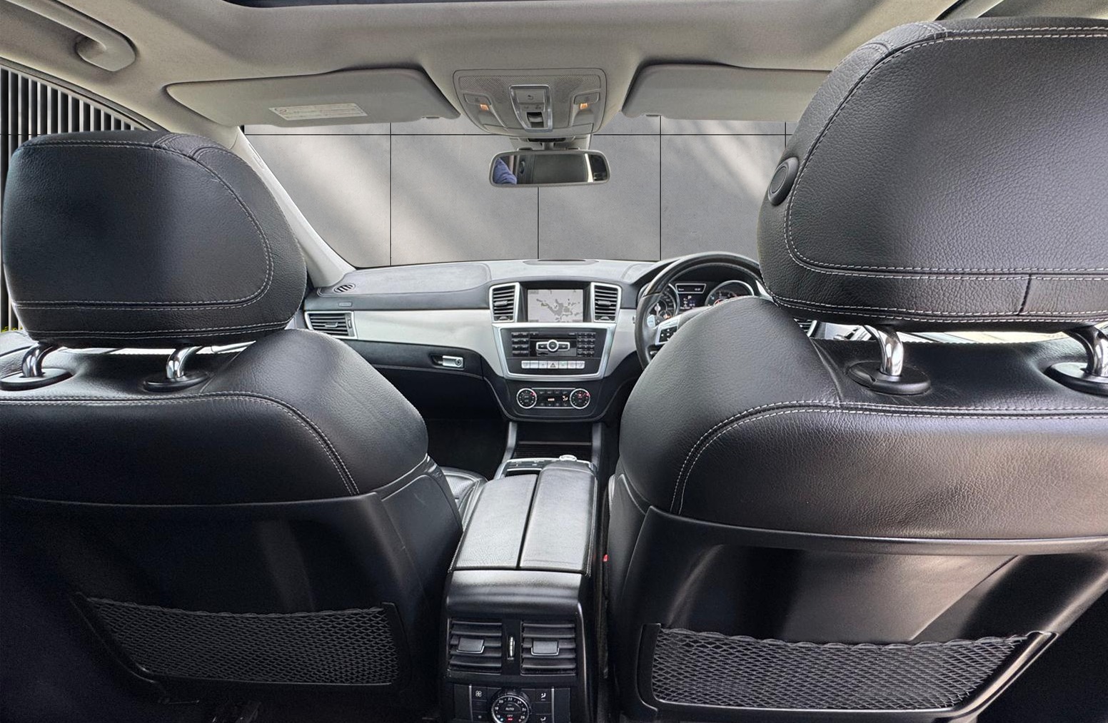 
								Mercedes-Benz M Class 5.5 ML63 V8 AMG G-Tronic 4WD Euro 5 (s/s) 5dr full									