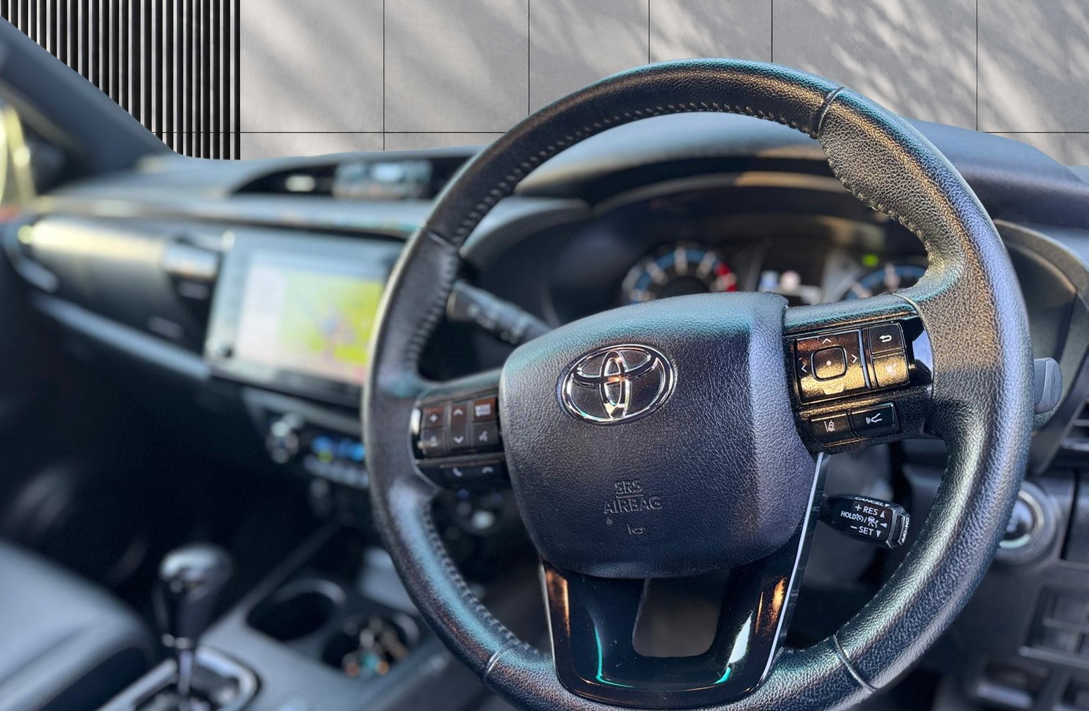 
								Toyota Hilux 2.8 D-4D Invincible X Auto 4WD Euro 6 (s/s) 4dr full									