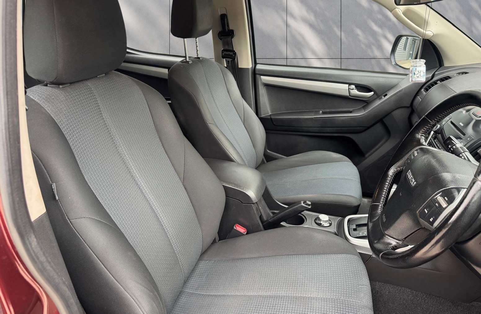 
								Isuzu D-Max 2.5 TD Yukon 4×4 4dr full									