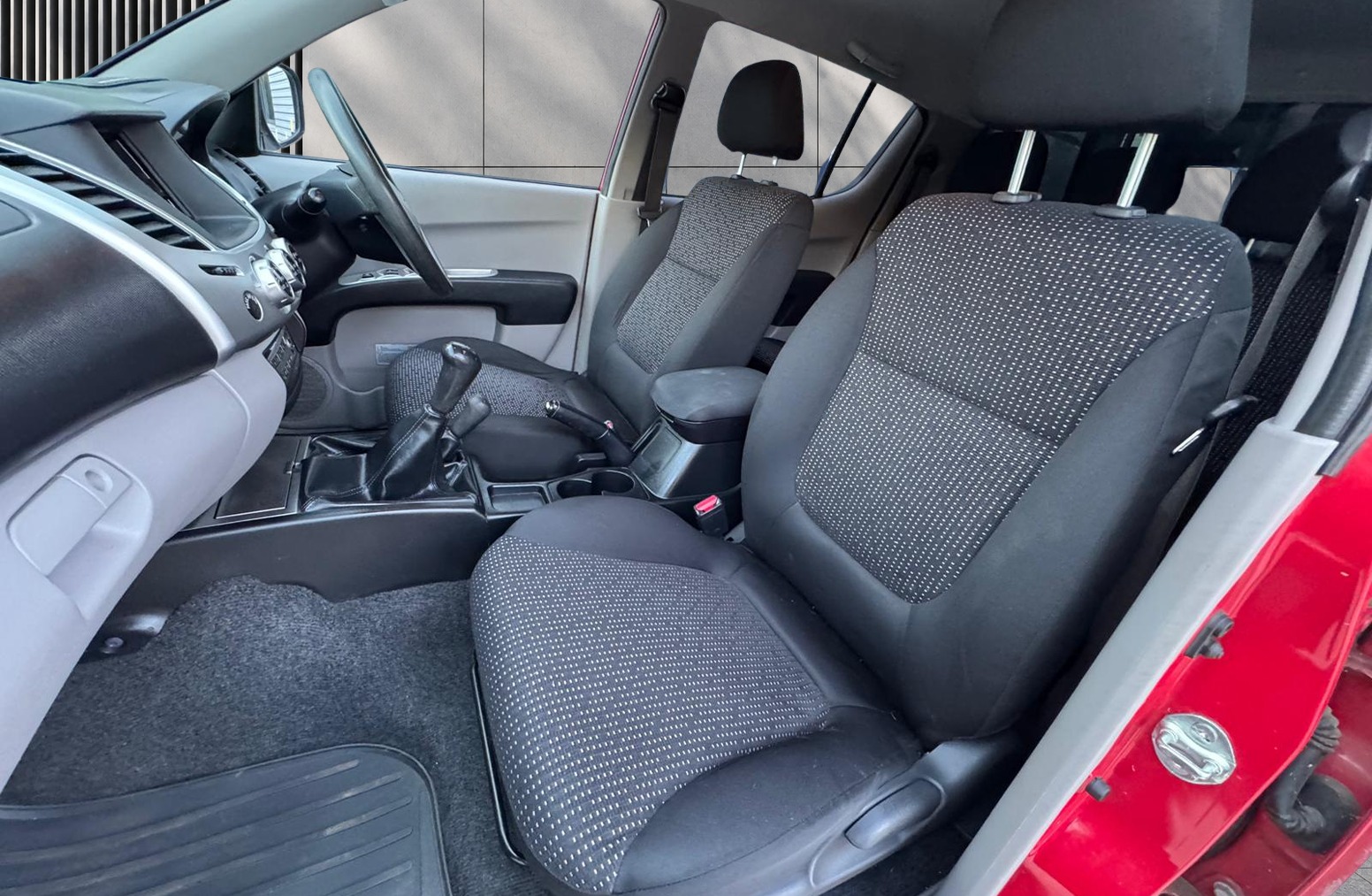 
								Mitsubishi L200 2.5 DI-D Trojan 4WD Euro 5 4dr full									