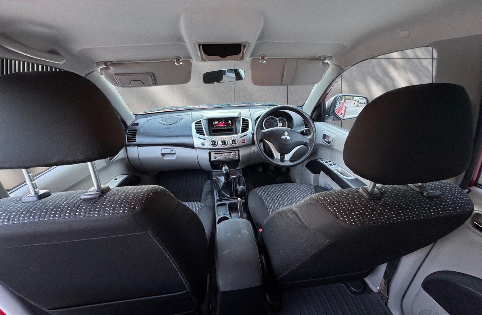 
								Mitsubishi L200 2.5 DI-D Trojan 4WD Euro 5 4dr full									