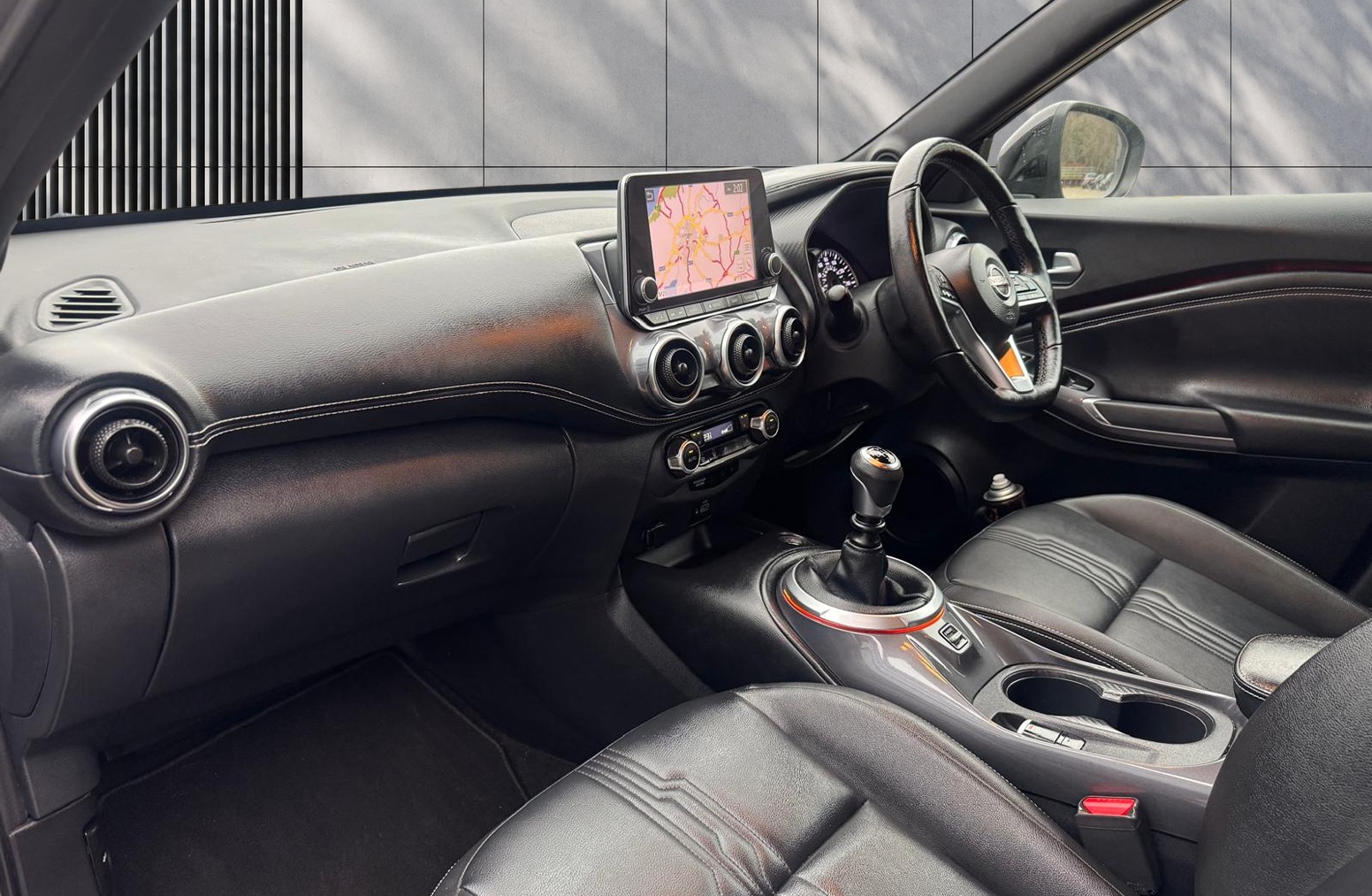 
								Nissan Juke 1.0 DIG-T Tekna Euro 6 (s/s) 5dr full									