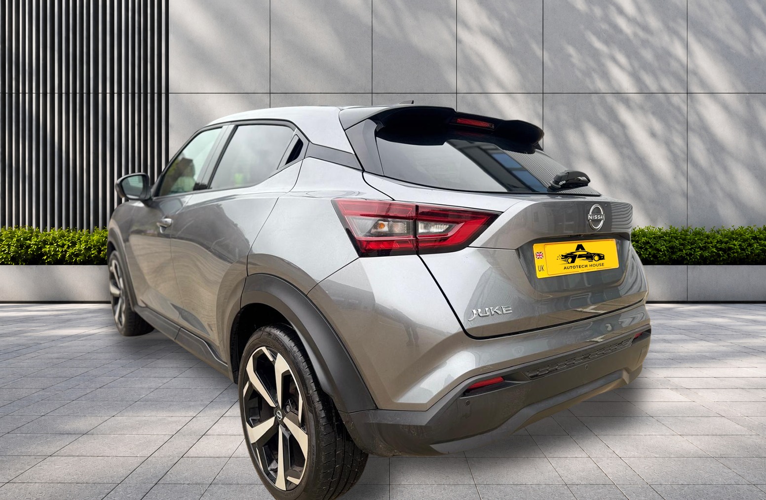 
								Nissan Juke 1.0 DIG-T Tekna Euro 6 (s/s) 5dr full									