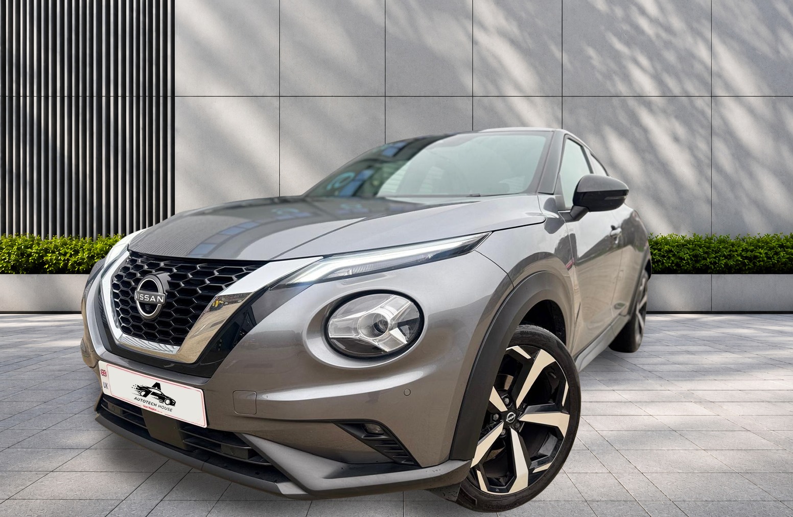 
								Nissan Juke 1.0 DIG-T Tekna Euro 6 (s/s) 5dr full									