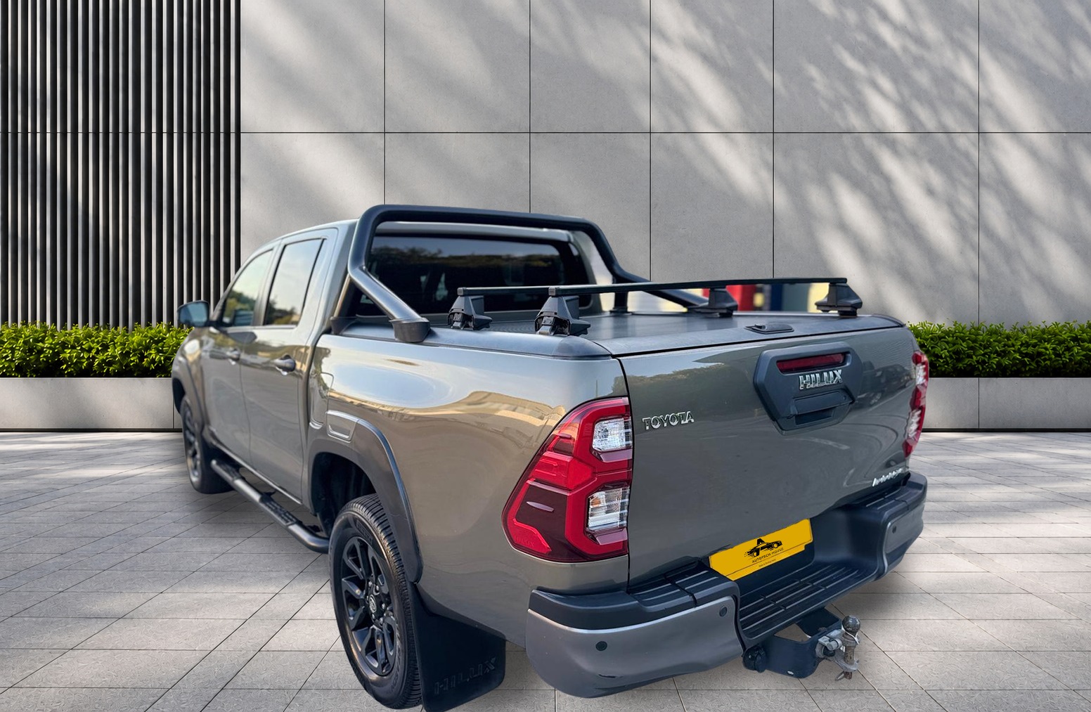 
								Toyota Hilux 2.8 D-4D Invincible X Auto 4WD Euro 6 (s/s) 4dr full									