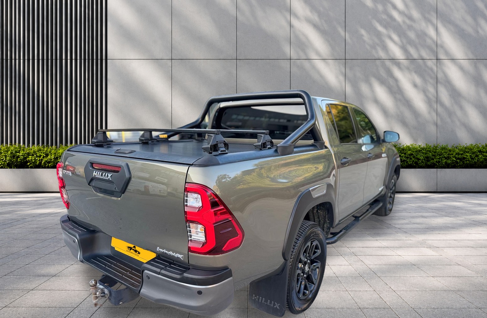
								Toyota Hilux 2.8 D-4D Invincible X Auto 4WD Euro 6 (s/s) 4dr full									