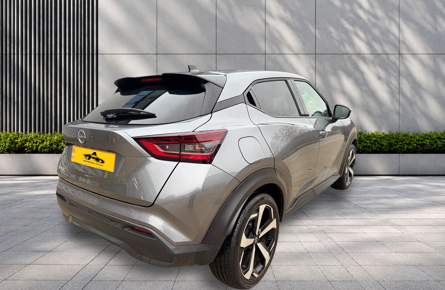 
								Nissan Juke 1.0 DIG-T Tekna Euro 6 (s/s) 5dr full									