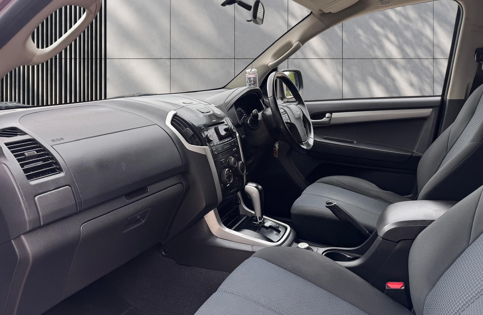 
								Isuzu D-Max 2.5 TD Yukon 4×4 4dr full									