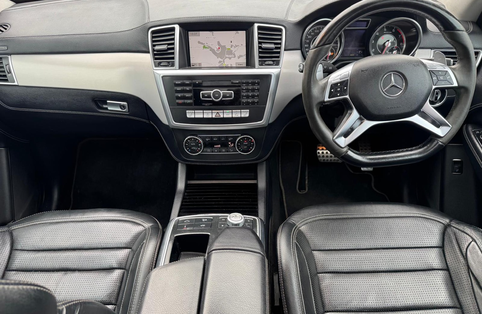
								Mercedes-Benz M Class 5.5 ML63 V8 AMG G-Tronic 4WD Euro 5 (s/s) 5dr full									