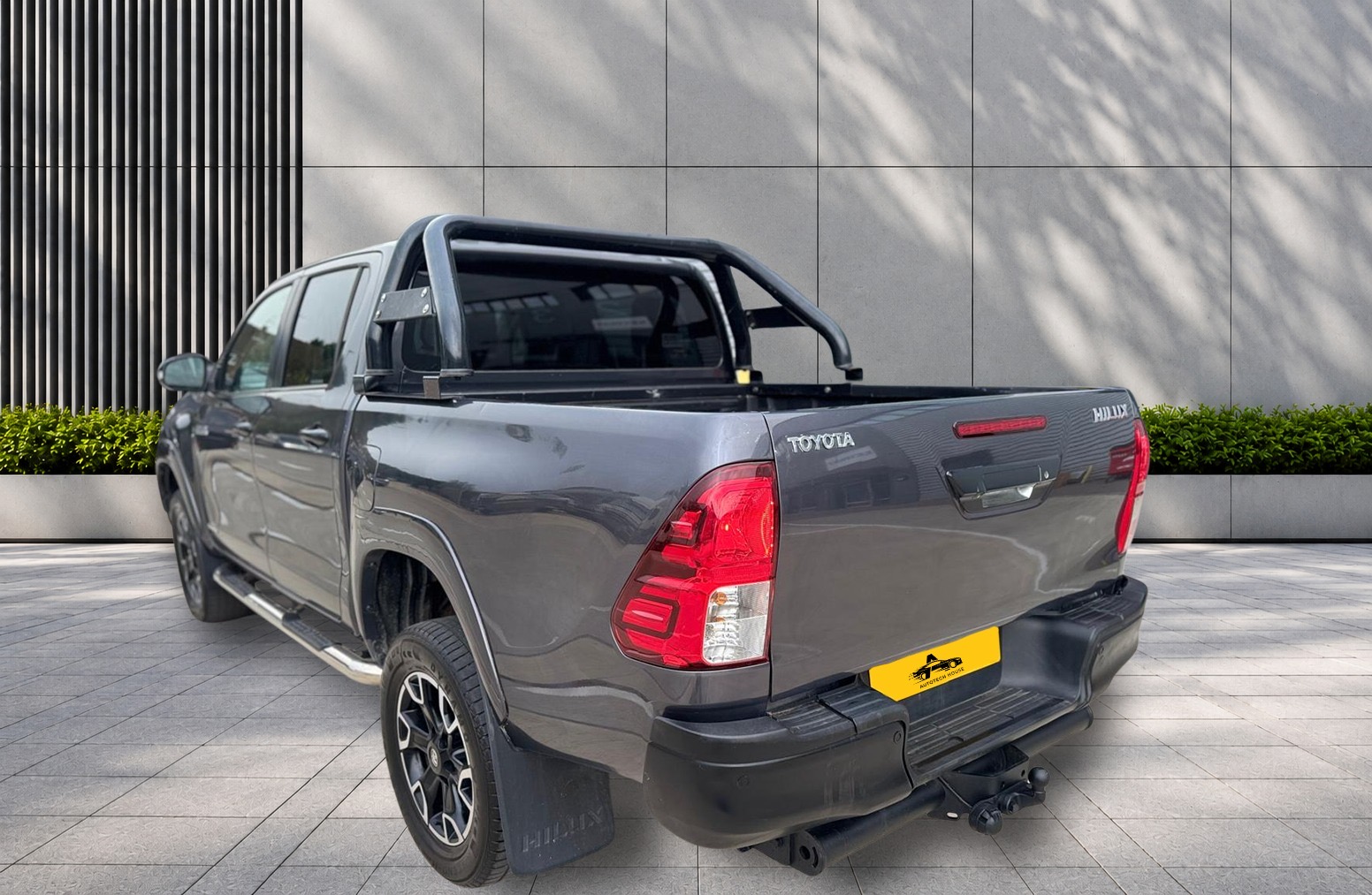 
								Toyota Hilux 2.4 D-4D Invincible X 4WD Euro 6 4dr (TSS) full									