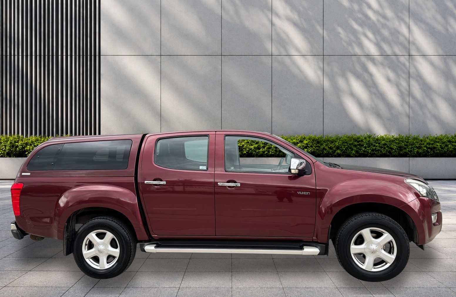 
								Isuzu D-Max 2.5 TD Yukon 4×4 4dr full									