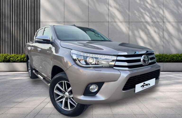 Toyota Hilux 2.4 D-4D Invincible Auto 4WD Euro 6 4dr (TSS)