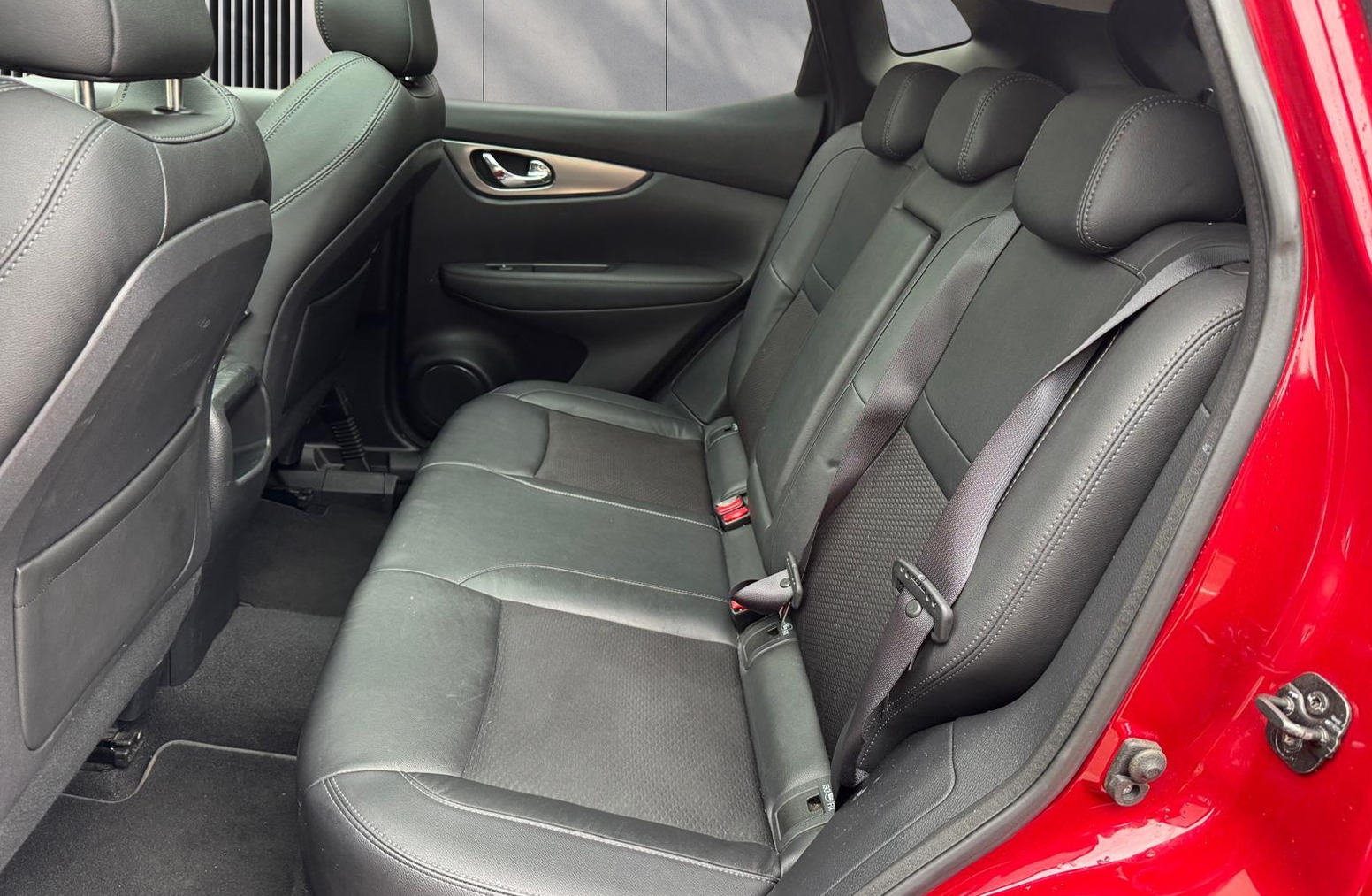 
								NISSAN QASHQAI 1.2 DiG-T Tekna 5dr full									