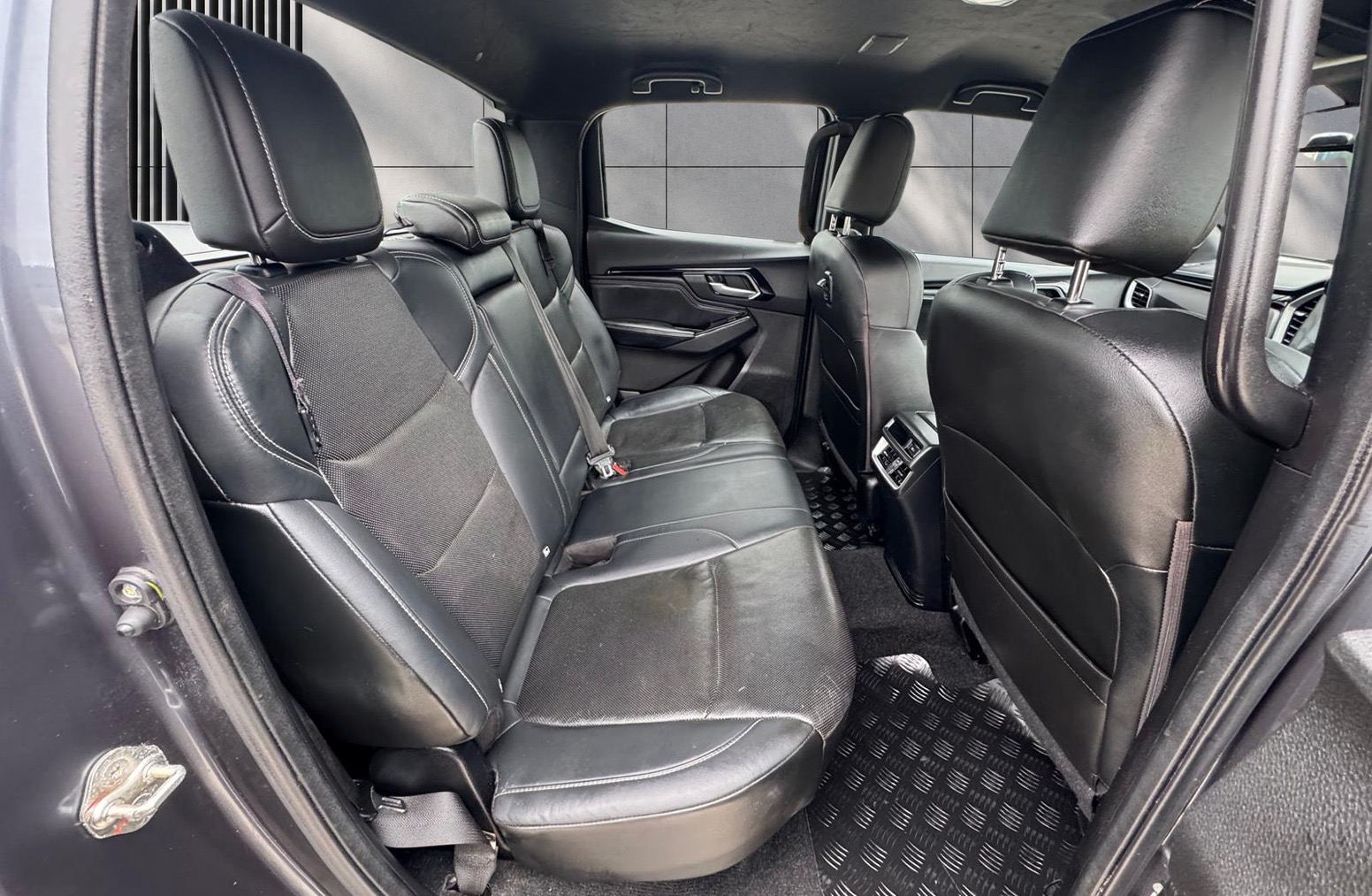 
								Isuzu D-Max 1.9 TD V-Cross Auto 4WD Euro 6 (s/s) 4dr full									