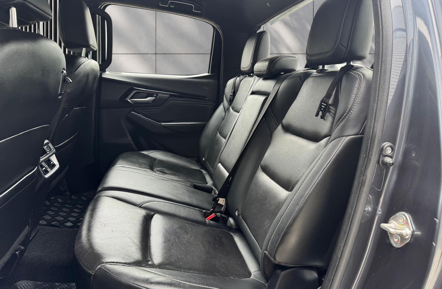
								Isuzu D-Max 1.9 TD V-Cross Auto 4WD Euro 6 (s/s) 4dr full									