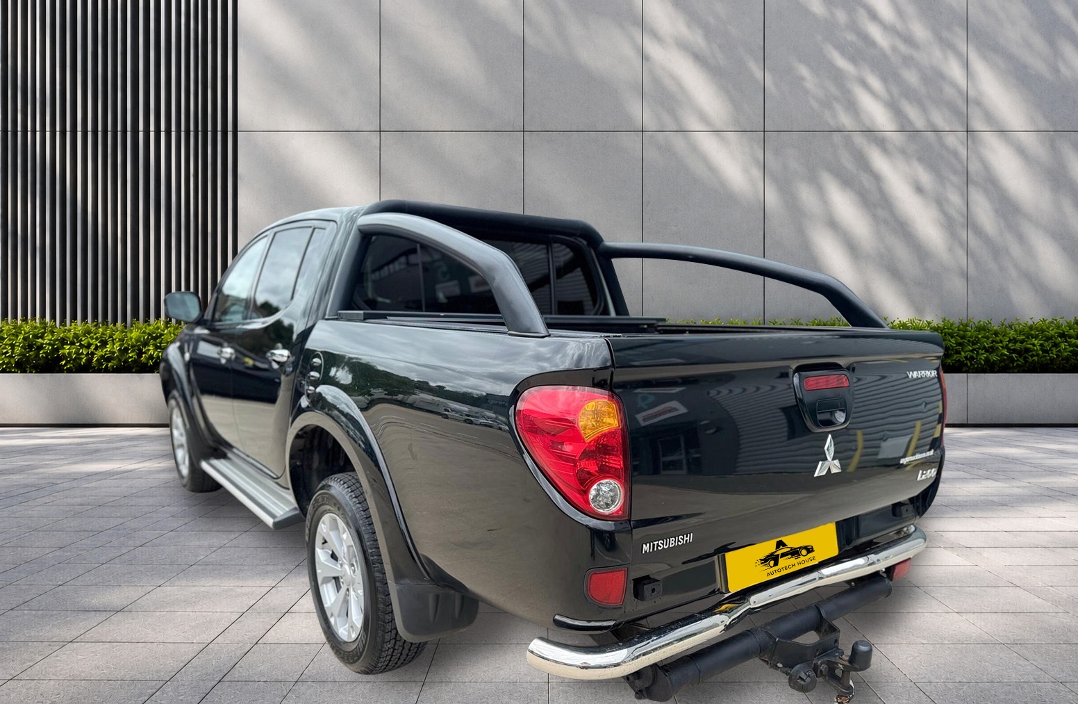 
								Mitsubishi L200 2.5 DI-D Warrior Auto 4WD Euro 5 4dr (LB) full									