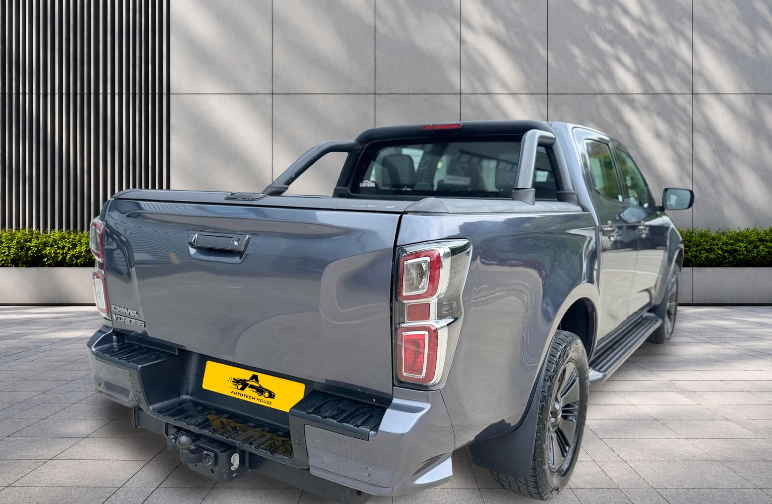 
								Isuzu D-Max 1.9 TD V-Cross Auto 4WD Euro 6 (s/s) 4dr full									