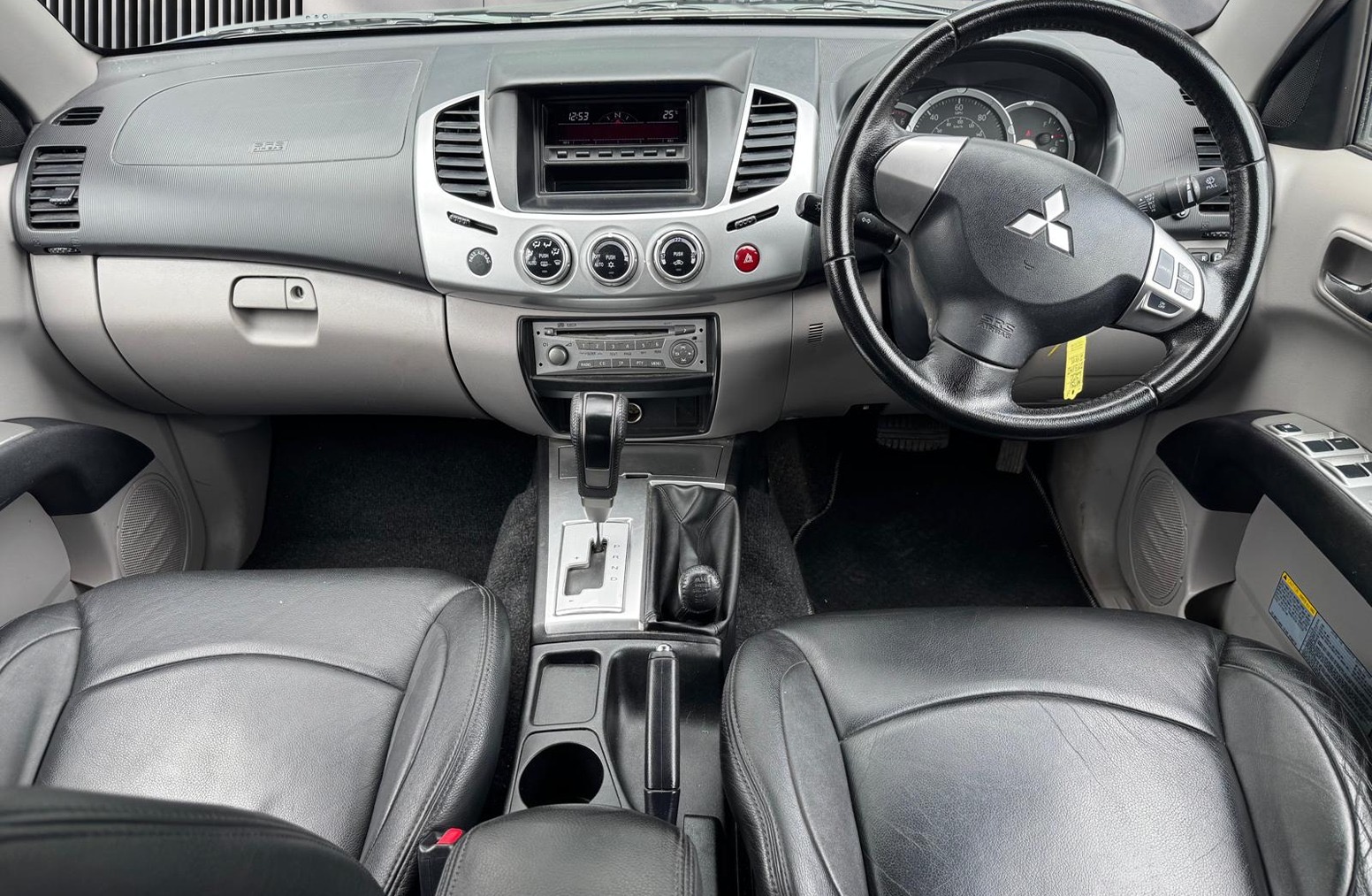 
								Mitsubishi L200 2.5 DI-D Warrior Auto 4WD Euro 5 4dr (LB) full									