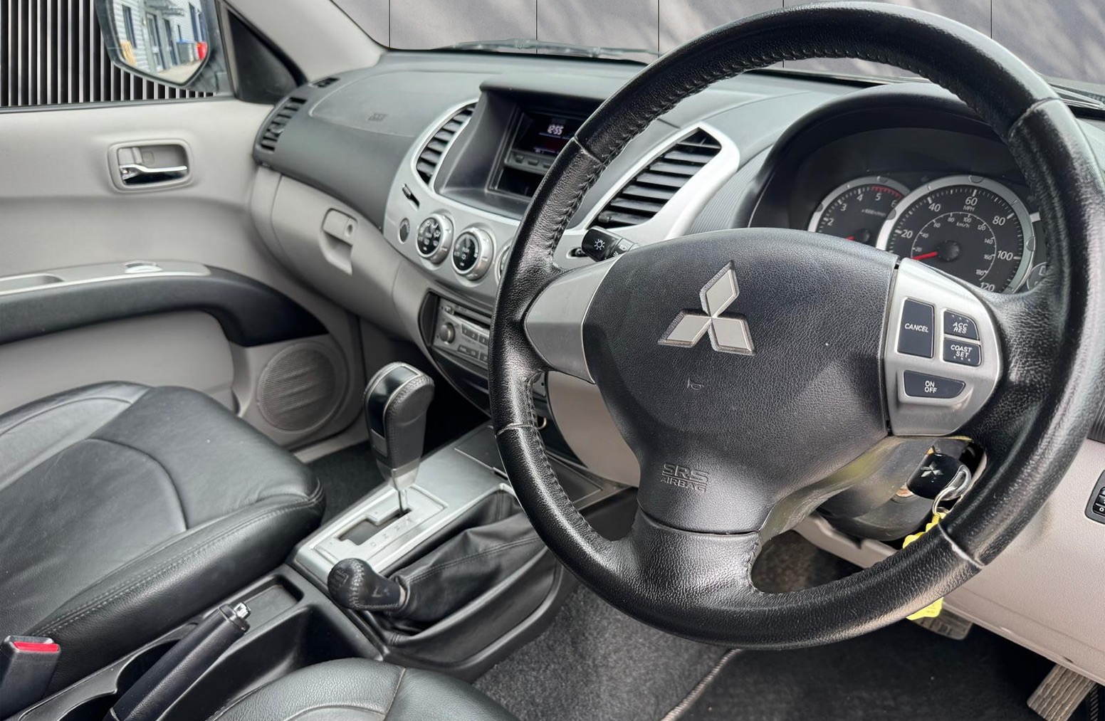 
								Mitsubishi L200 2.5 DI-D Warrior Auto 4WD Euro 5 4dr (LB) full									