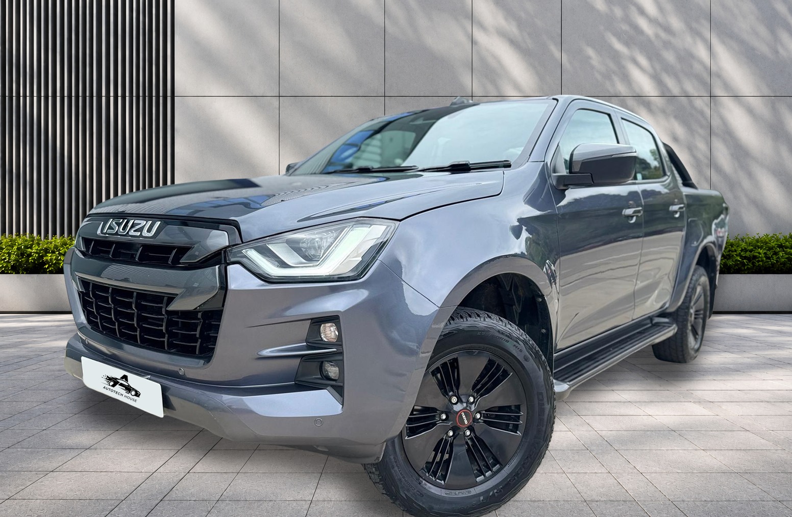 
								Isuzu D-Max 1.9 TD V-Cross Auto 4WD Euro 6 (s/s) 4dr full									