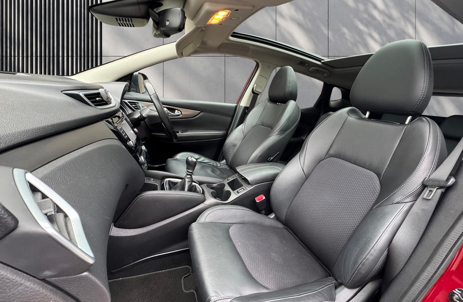 
								NISSAN QASHQAI 1.2 DiG-T Tekna 5dr full									