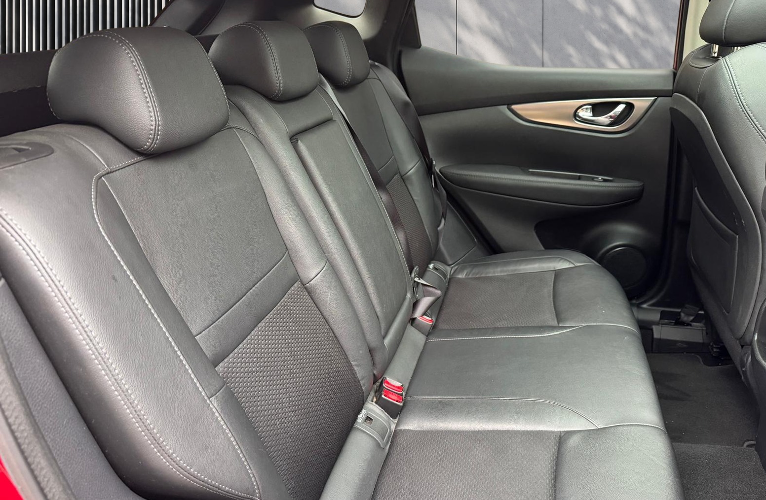 
								NISSAN QASHQAI 1.2 DiG-T Tekna 5dr full									