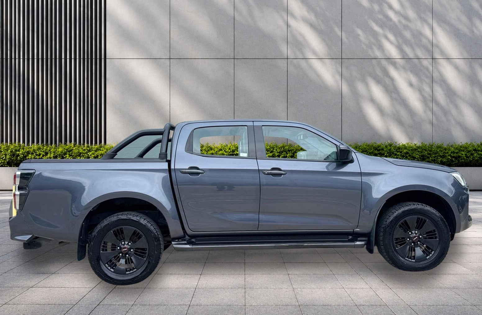 
								Isuzu D-Max 1.9 TD V-Cross Auto 4WD Euro 6 (s/s) 4dr full									
