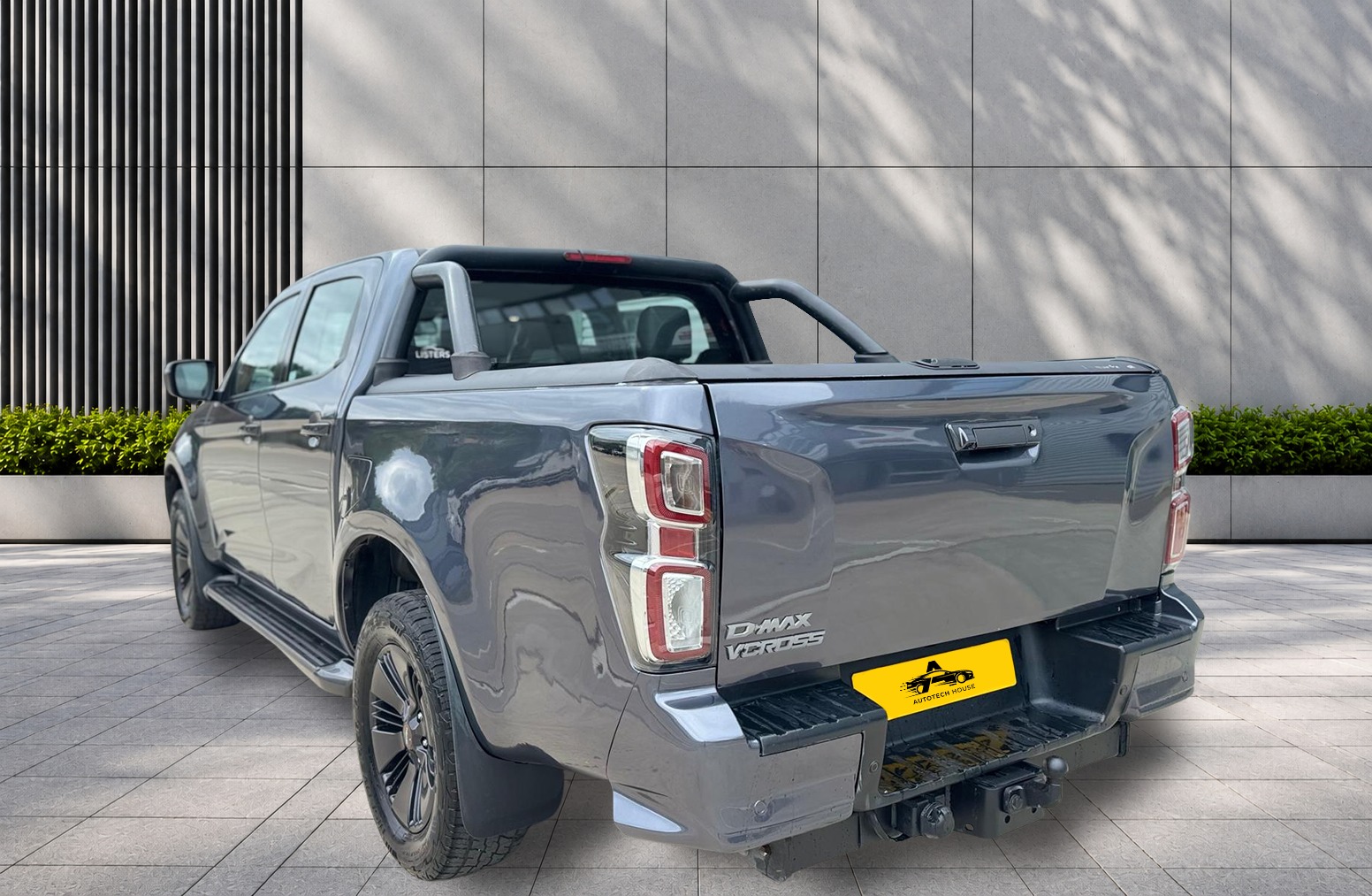 
								Isuzu D-Max 1.9 TD V-Cross Auto 4WD Euro 6 (s/s) 4dr full									