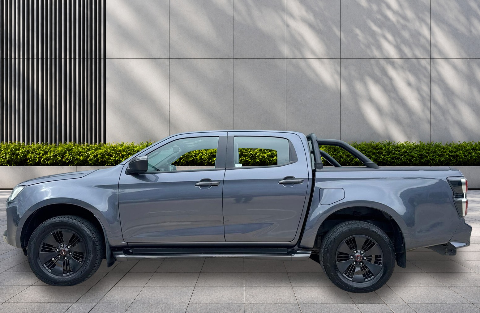 
								Isuzu D-Max 1.9 TD V-Cross Auto 4WD Euro 6 (s/s) 4dr full									