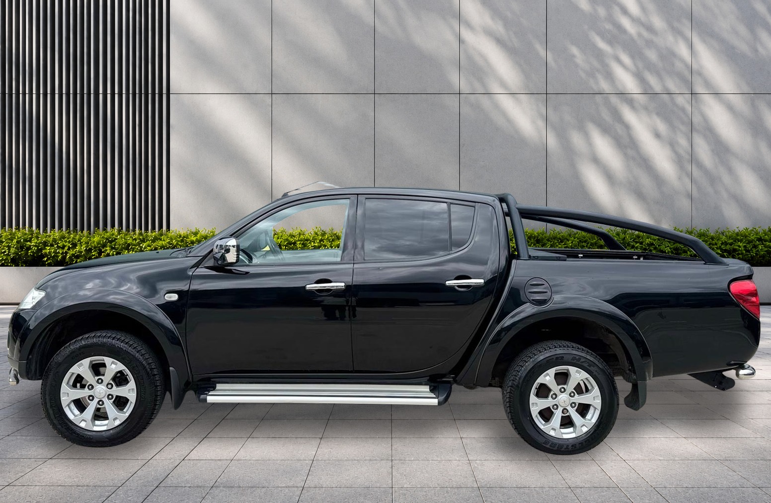 
								Mitsubishi L200 2.5 DI-D Warrior Auto 4WD Euro 5 4dr (LB) full									