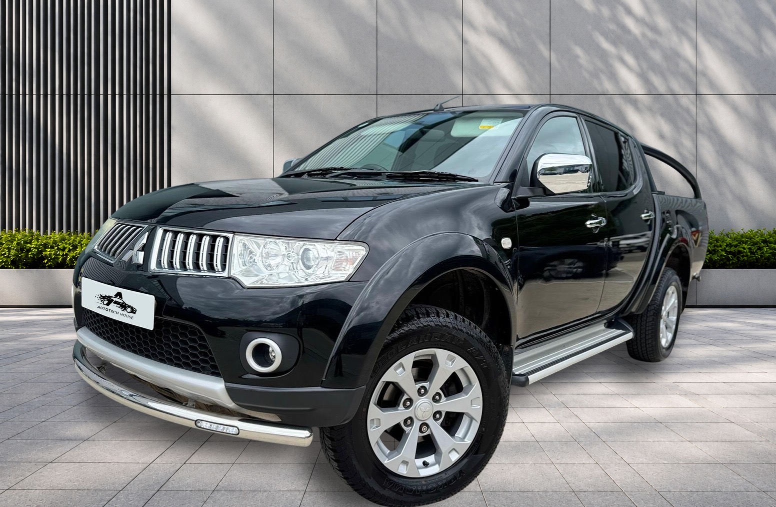 
								Mitsubishi L200 2.5 DI-D Warrior Auto 4WD Euro 5 4dr (LB) full									