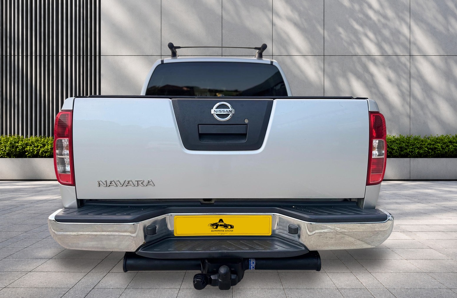 
								Nissan Navara 2.5 dCi Tekna 4WD Euro 5 4dr full									