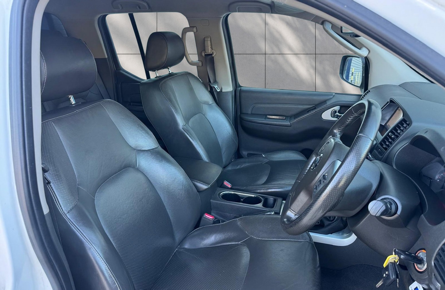 
								Nissan Navara 2.5 dCi Tekna 4WD Euro 5 4dr full									