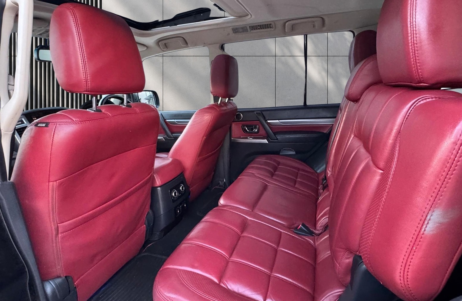 
								Mitsubishi Shogun 3.2 DI-DC SG5 Auto 4WD Euro 6 5dr LWB full									