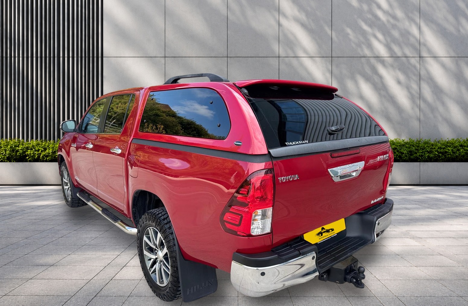 
								Toyota Hilux 2.4 D-4D Invincible X Auto 4WD Euro 6 4dr (TSS, 3.5t) full									