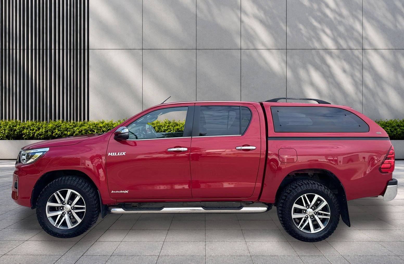 
								Toyota Hilux 2.4 D-4D Invincible X Auto 4WD Euro 6 4dr (TSS, 3.5t) full									