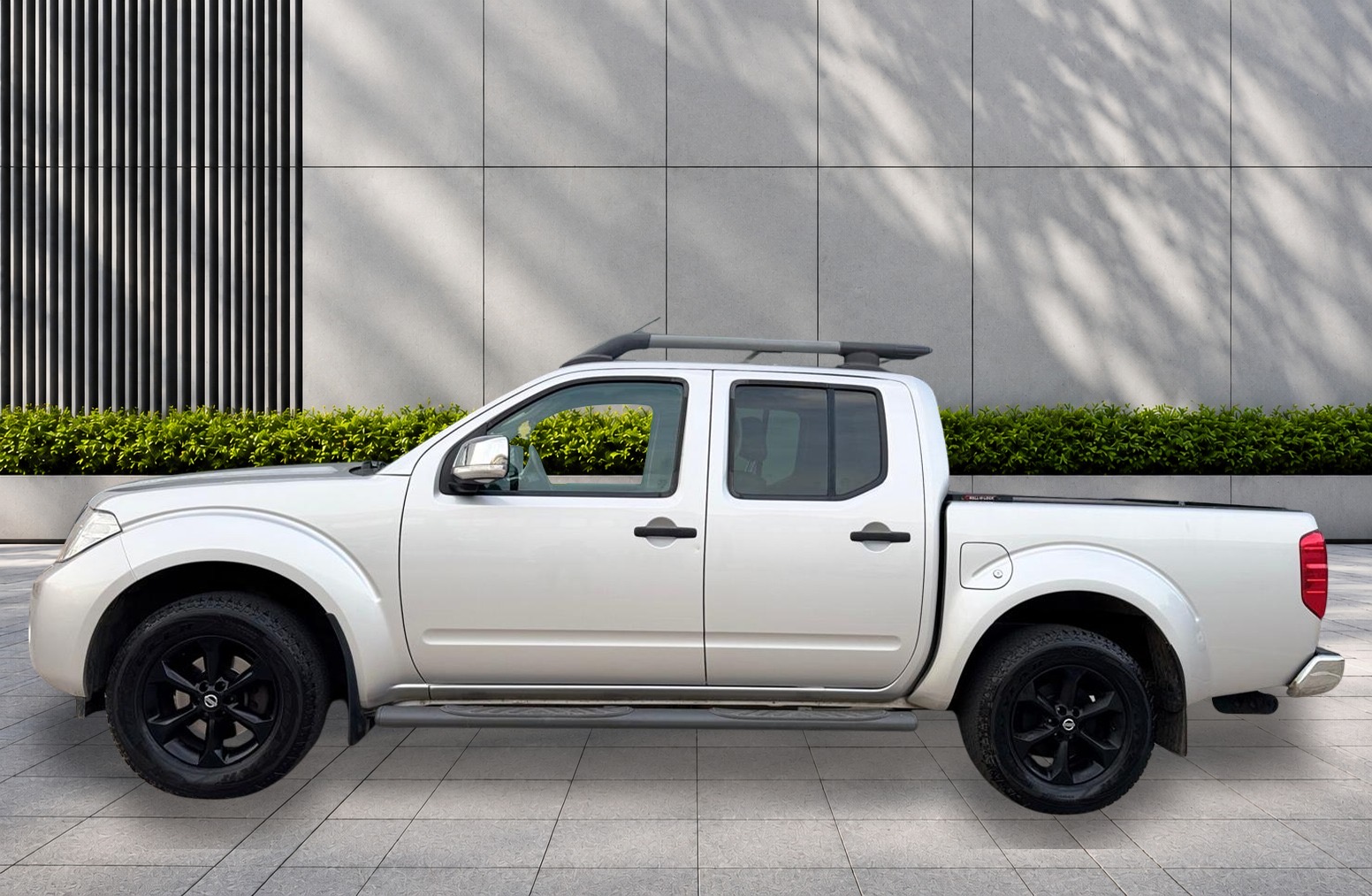 
								Nissan Navara 2.5 dCi Tekna 4WD Euro 5 4dr full									