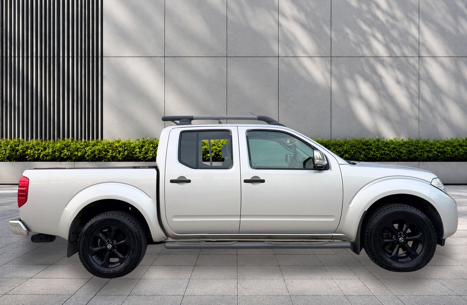 
								Nissan Navara 2.5 dCi Tekna 4WD Euro 5 4dr full									