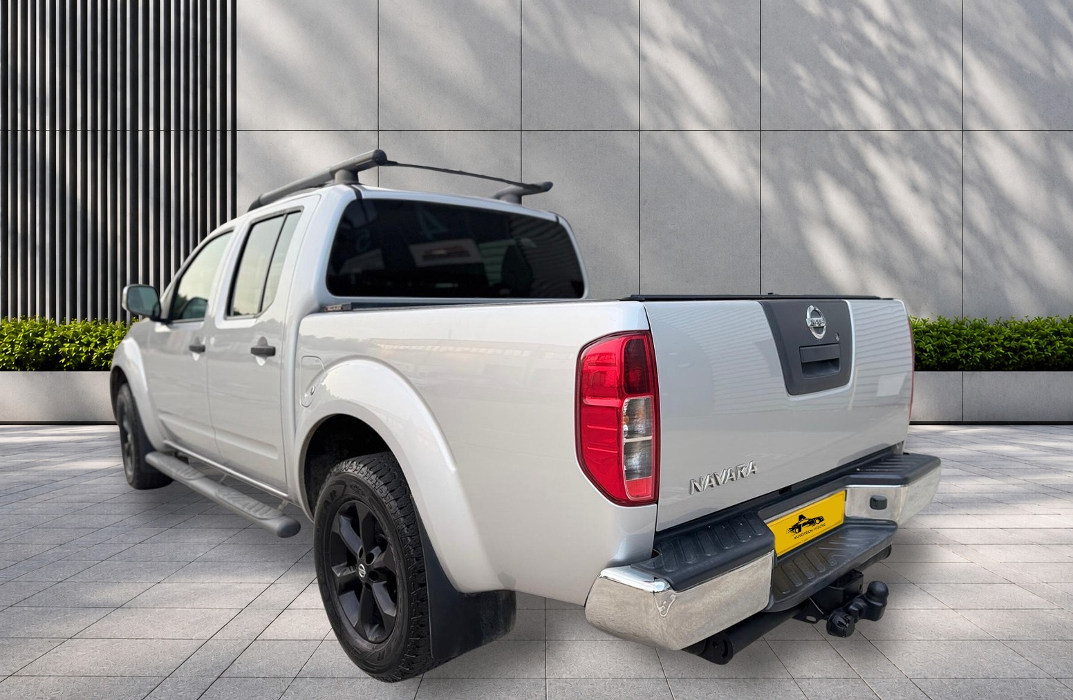 
								Nissan Navara 2.5 dCi Tekna 4WD Euro 5 4dr full									