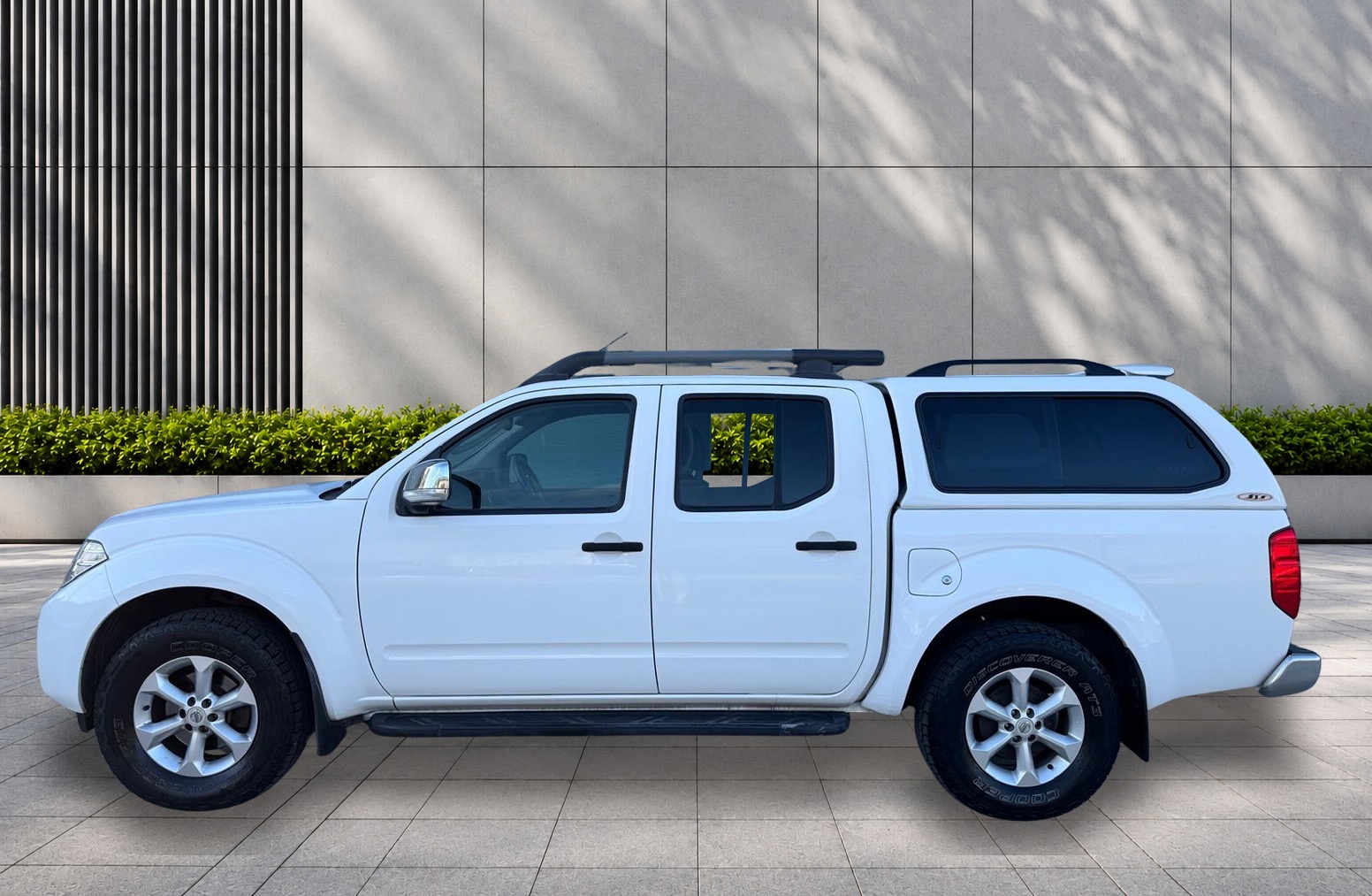 
								Nissan Navara 2.5 dCi Tekna 4WD Euro 5 4dr full									